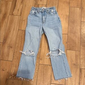 Abercrombie Light Wash Distressed Women's Jeans - Casual High-Rise